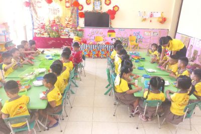 Trường Mầm non Nghĩa Châu vui Tết Trung thu – Bé trải nghiệm làm bánh, làm đèn lồng và trang trí mâm ngũ quả