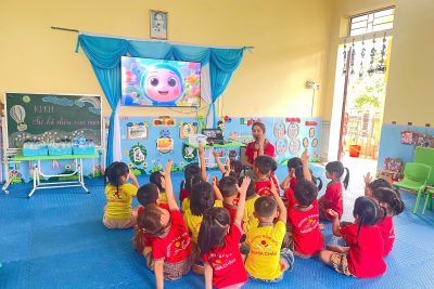 Hoạt động khám phá khoa học “Sự kì diệu của nước” – Lớp 4 tuổi D