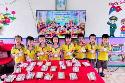 Hoạt động tạo hình “Làm xe tăng” của lớp 4 tuổi A