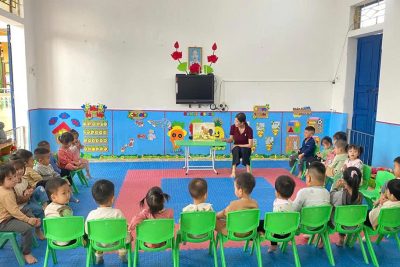 Một ngày hoạt động của trẻ 24-36 tháng tại lớp nhà trẻ D